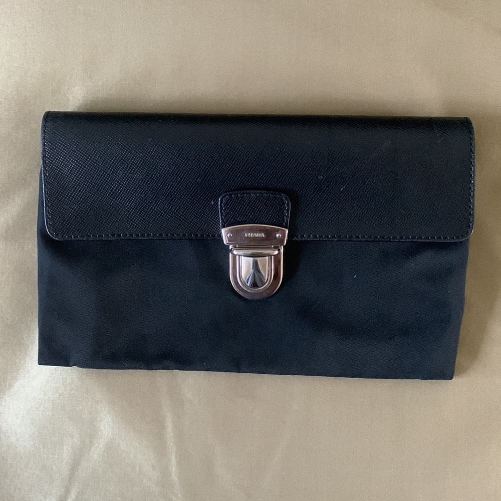 Authentic Prada black Saffiano-trimmed Vela wallet